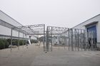 China Wasserdichte vorfabrizierte Hallen/Metallauto verschüttet mit galvanisierten Stahlrahmen usine